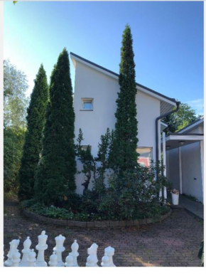 Pieni huone 1 km jokirannasta, Turku